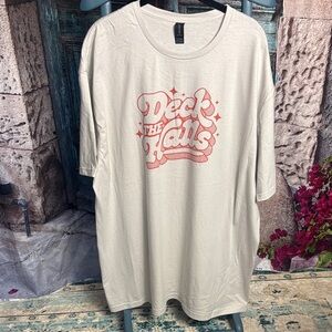 Gildan Cream Christmas Graphic T-shirt‎ NWOT, size 2XL
100% Cotton
